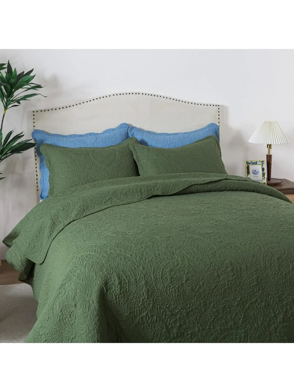 Lightweight King Quilt Set - 3 Piece Reversible Microfiber Bedspread for